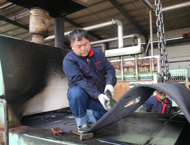 熱處理淬火爐如何更換新網帶?