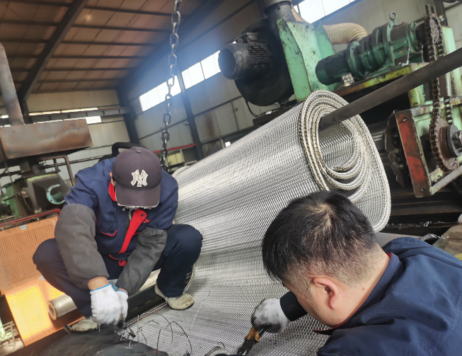 熱處理淬火爐如何更換新網帶?